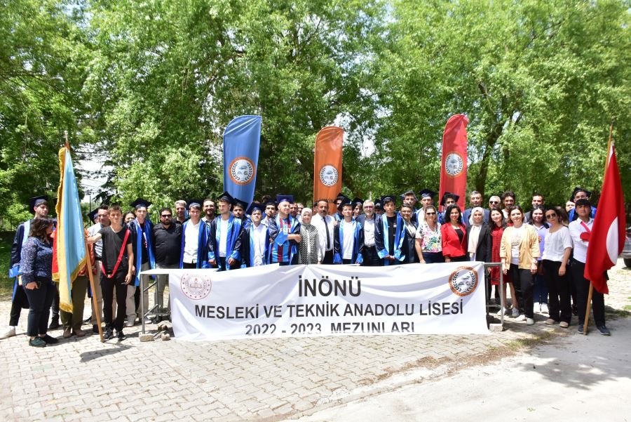 İNÖNÜ’DE MEZUNİYET COŞKUSU